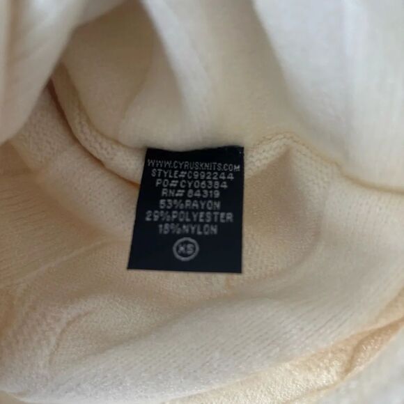 NWT Cyrus Cream Cable Knit Rayon Blend Super Soft Poncho Sweater Cape XS - Picture 6 of 7